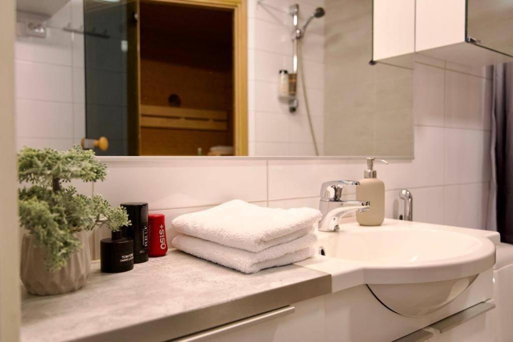 1Br Suite - King Size Bed - Wi-Fi - Gym & Sauna Рованиеми Экстерьер фото